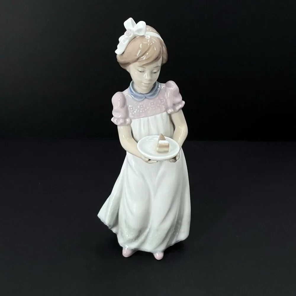 LLADRO 5877 & 5429 Guest Of Honor Boy & Girl Happy Birthday Cake Figurine Pair - Picture 7 of 13